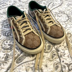 Woman’s GG Gucci 1977 tennis sneaker Size 38